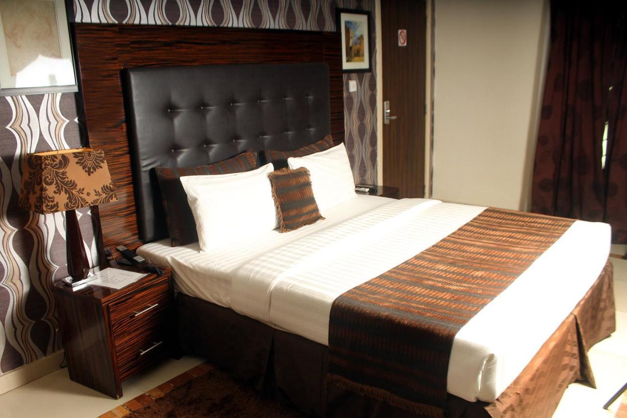 วิลลา แองเจเลีย โฮเต็ล Hotel Ikoyi ภายนอก รูปภาพ